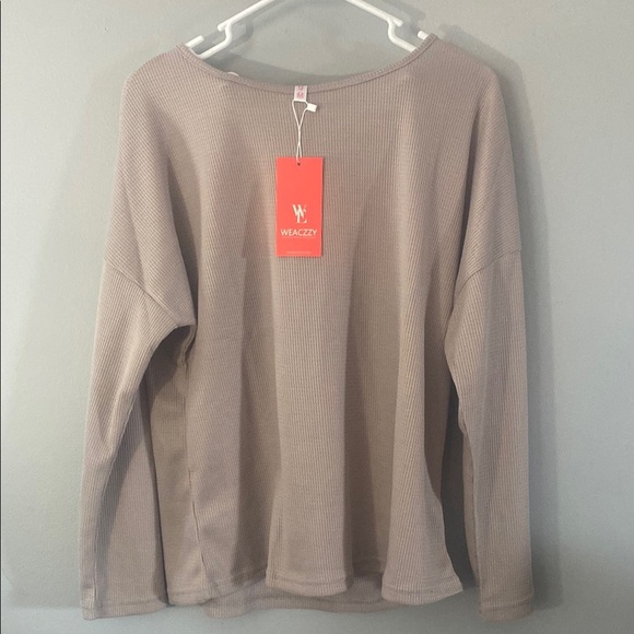 Weaczzy Women's Beige Lounge Set Size Medium - Picture 2 of 8